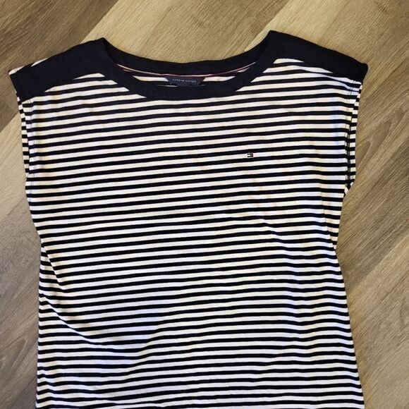 TOMMY Hilfiger Size Medium Box Dress - Picture 6 of 6